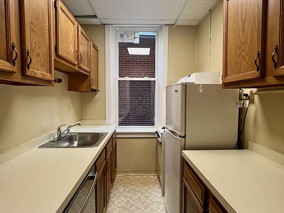 3rd image of 1303 N Franklin St #2