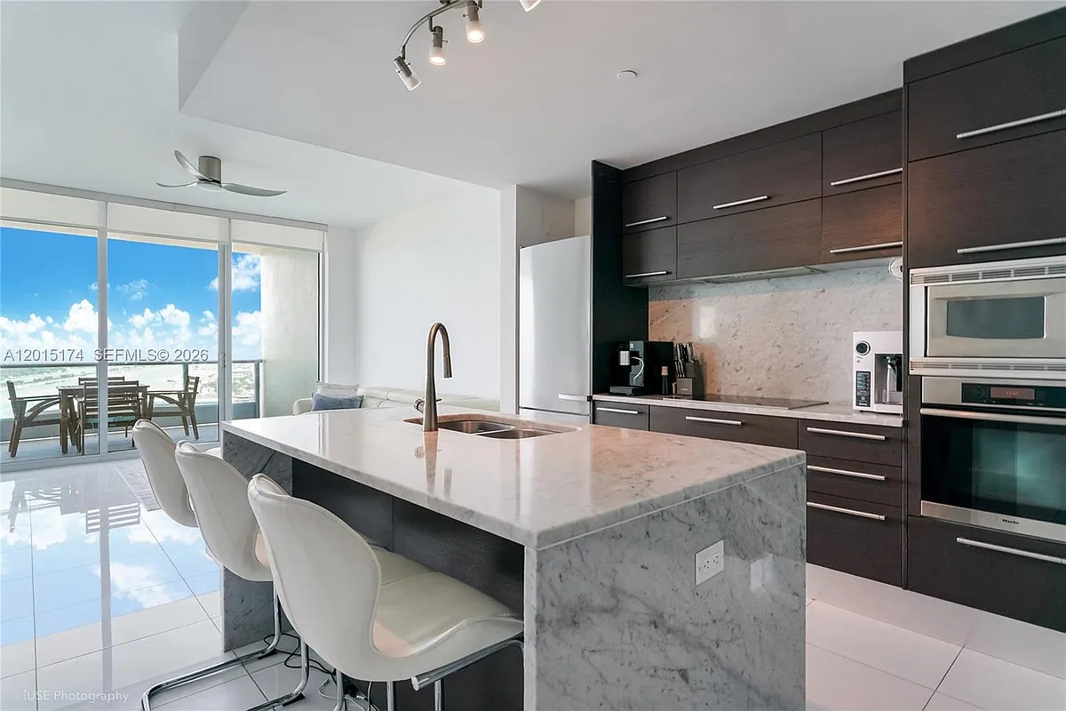 Building Photo - 900 Biscayne Blvd #3407