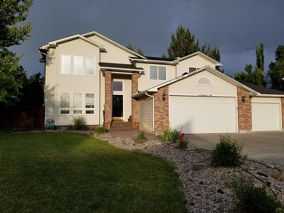 1st image of 2555 Desert Dr