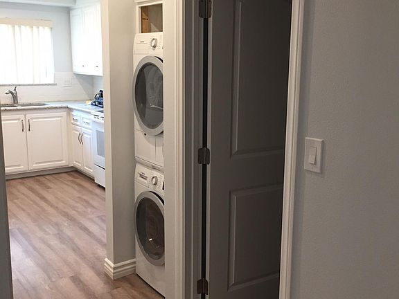 High end Bosch washer dryer. Large kitchen with plenty of cupboard and pantry space.
