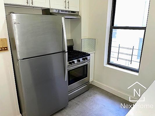 4th image of 30-84 34th St #2F
