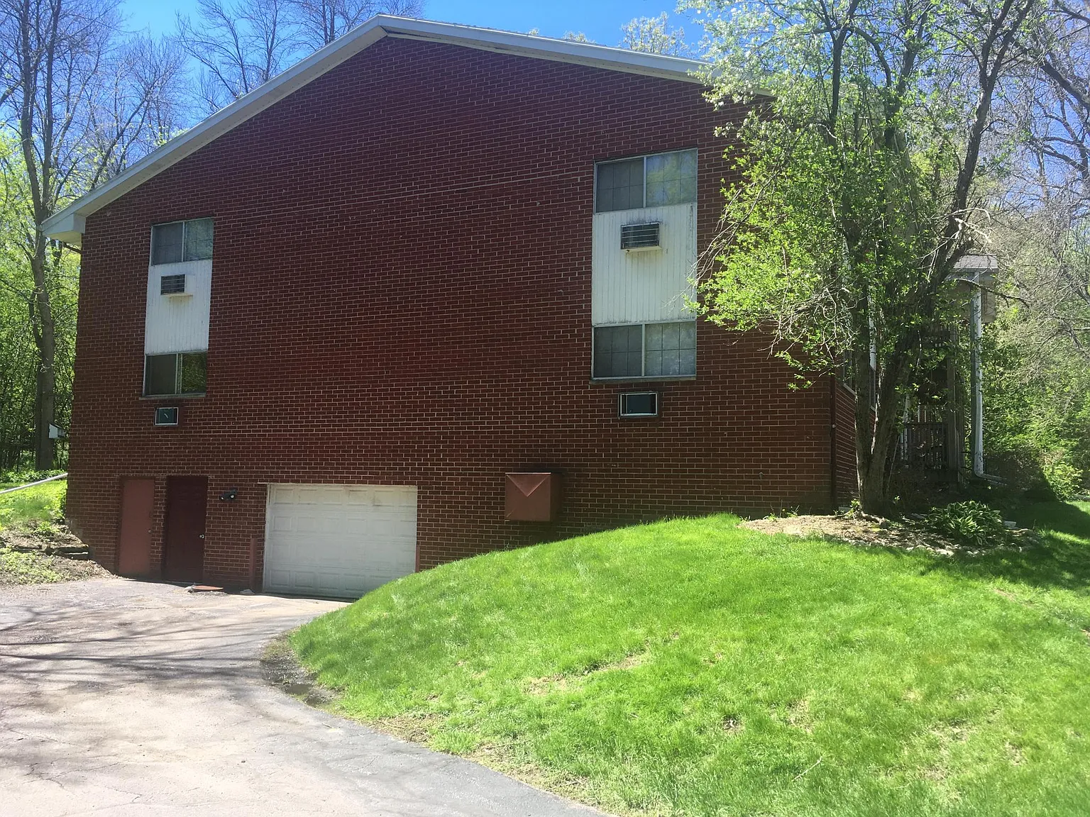 2 bed, 1.5 bath, 1000 sqft, $1,325 — Photo 3