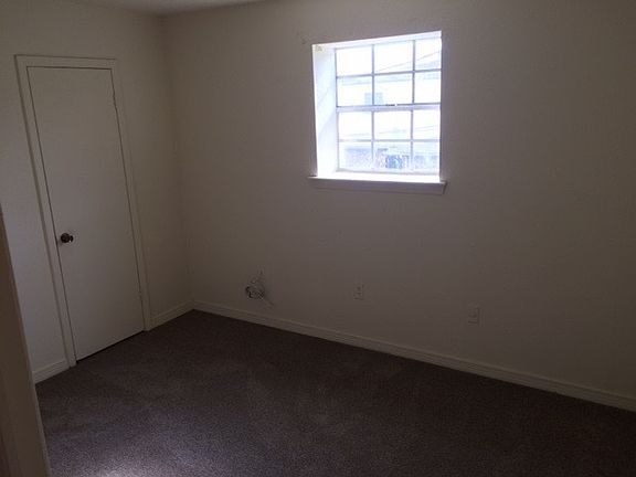 5th image of 16 Ann Louise St #A