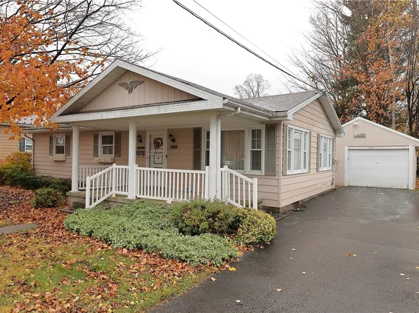 321 Hathaway St W, Girard, PA 16417