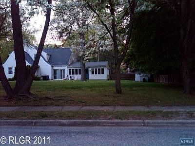 2nd image of 74 Dean St