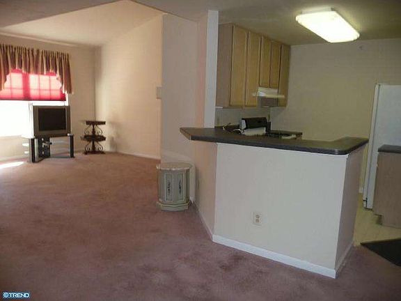 5th image of 604 Dresher Woods Dr