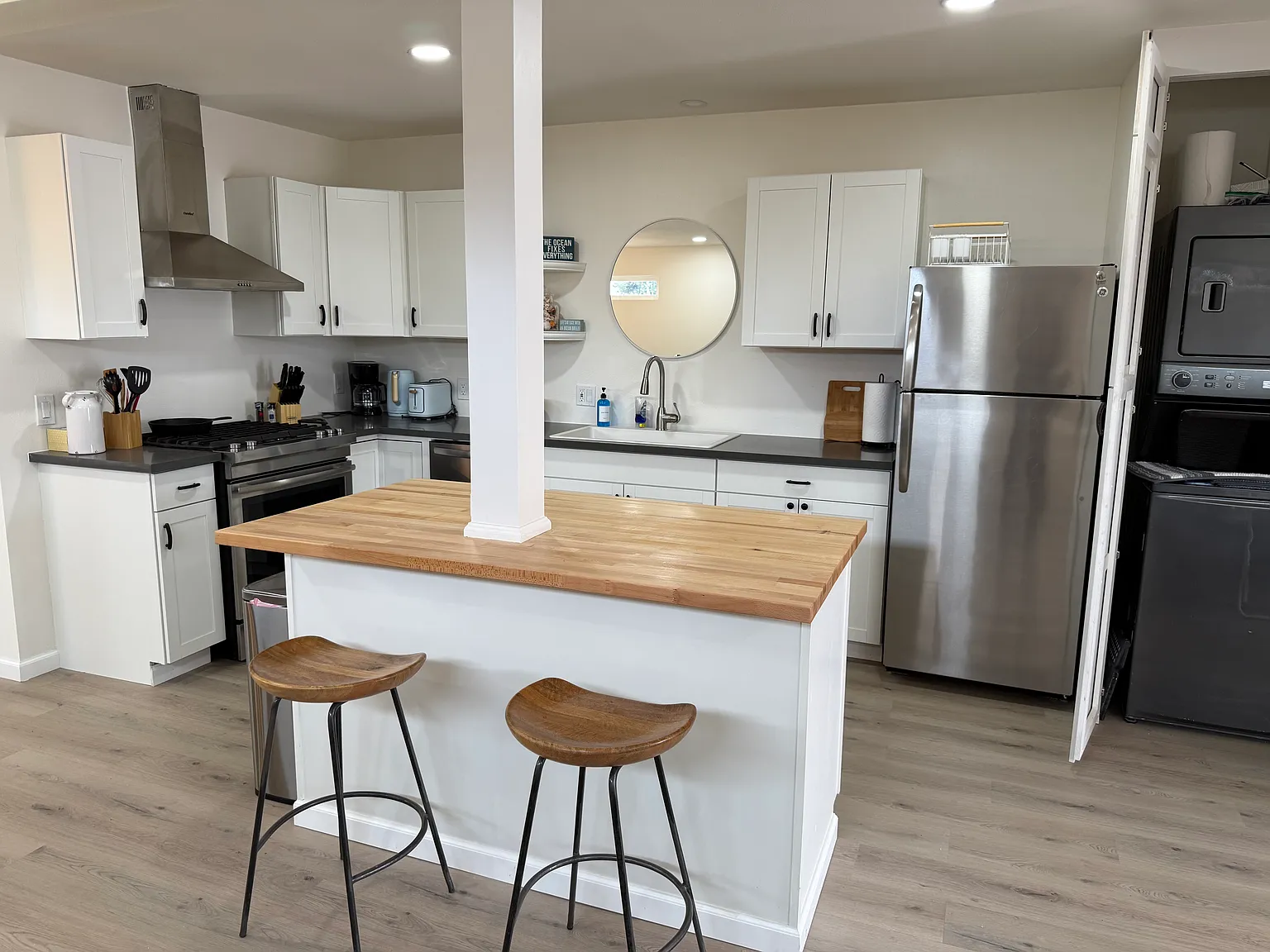 2 bed, 980 sqft, $3,200 — Photo 1