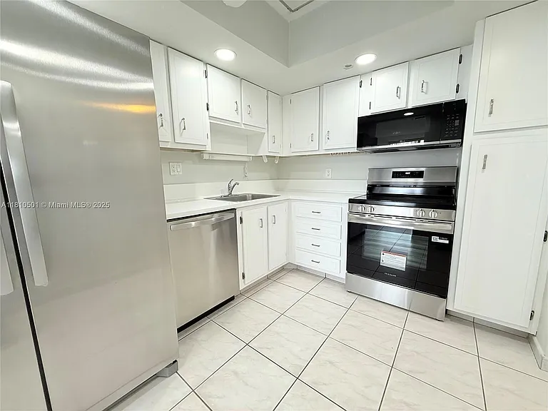 1300 Saint Charles Pl #706 — Photo 15