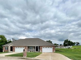 826 Destiny Dr, Villa Ridge, MO 63089