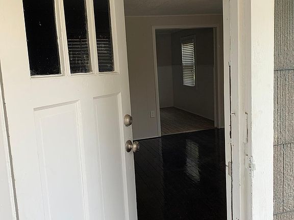 2nd image of 929 S 6th Ave