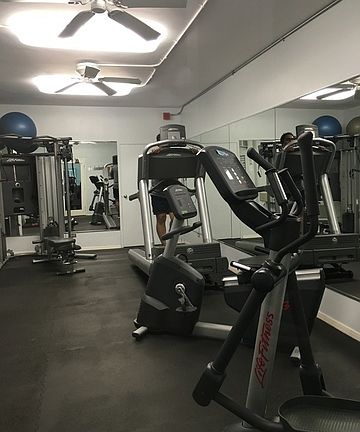 3rd image of 6157 N Sheridan Rd APT 18E