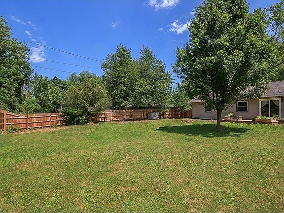 3rd image of 1364 Dorchester Dr