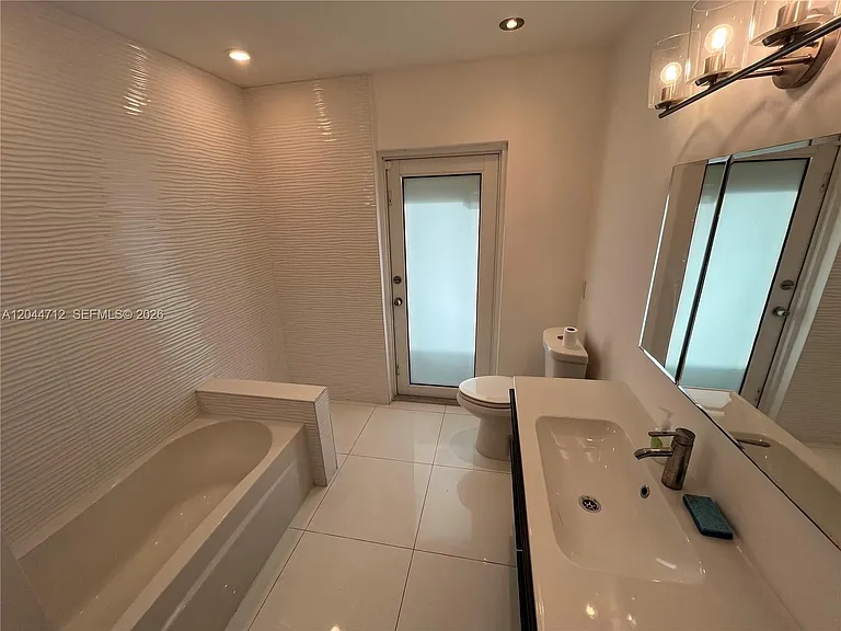 2115 Alamanda Dr — Photo 14