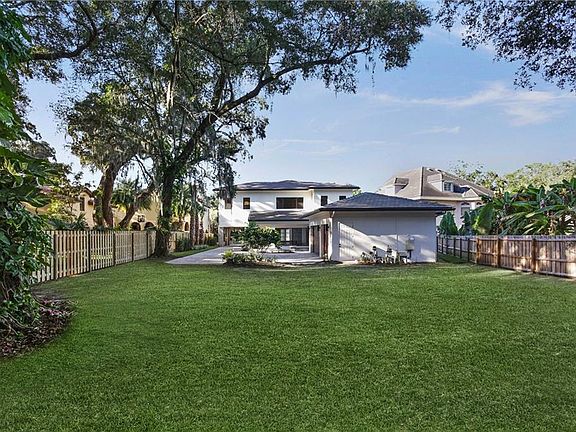 5th image of 1021 Lake Davis Dr