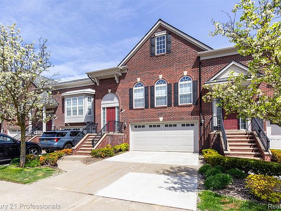2nd image of 955 Sandalwood Dr