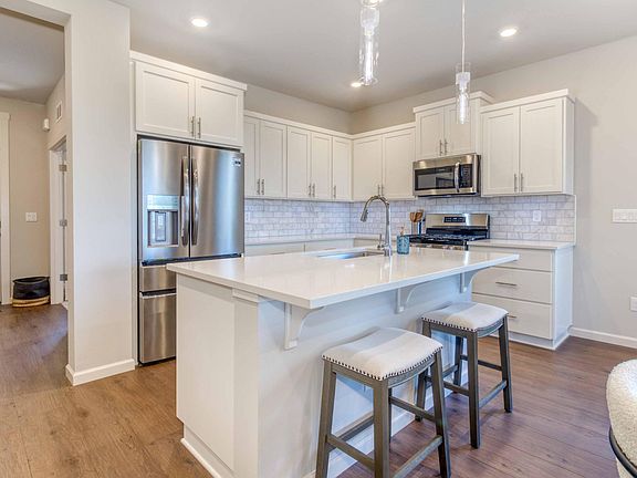 4th image of 4093 SW Reindeer Ave