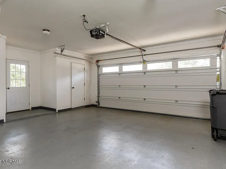 647 Castleberry Ct — Photo 9