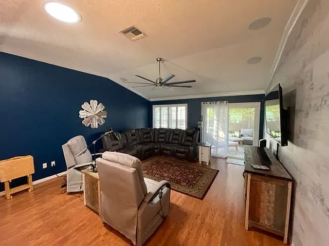 1377 Camero Dr — Photo 3
