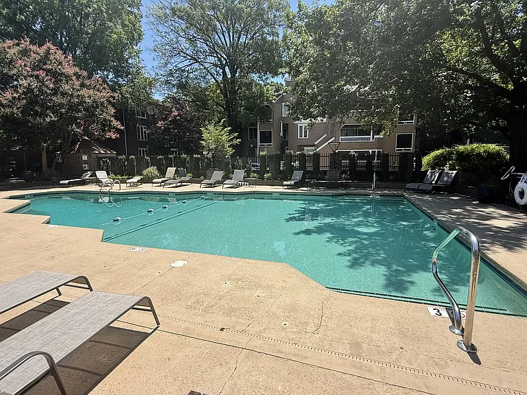 413 W 8th St #B-1 — Photo 11