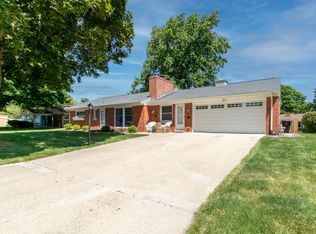 1904 Garling Dr, Bloomington, IL 61701