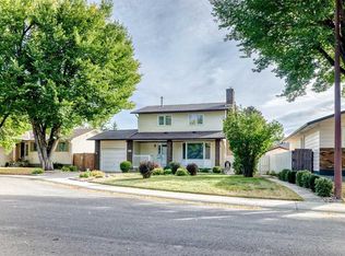 15 W Whitewood Bay NE, Calgary, AB T1Y 3N3