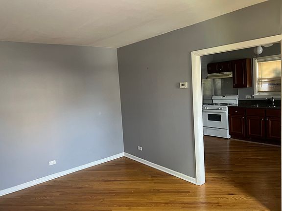 2nd image of 5525 W Wrightwood Ave