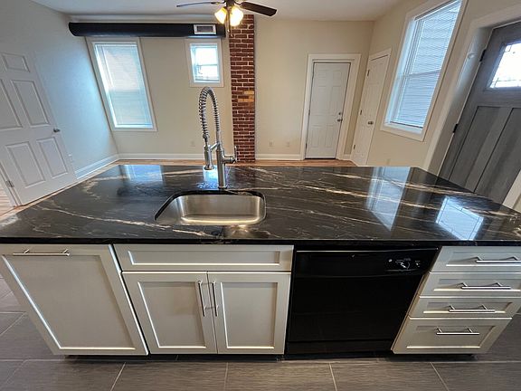 4th image of 4924 Centre Ave #11201089