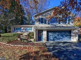 1542 Bonbar Rd, York, PA 17403