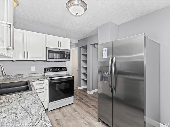 5th image of 29293 Riveroak Dr