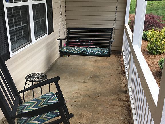 2nd image of 301 N Meadow Dr