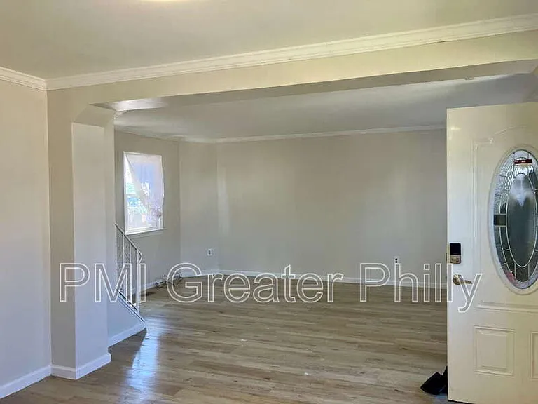 1523 W Cheltenham Ave — Photo 5