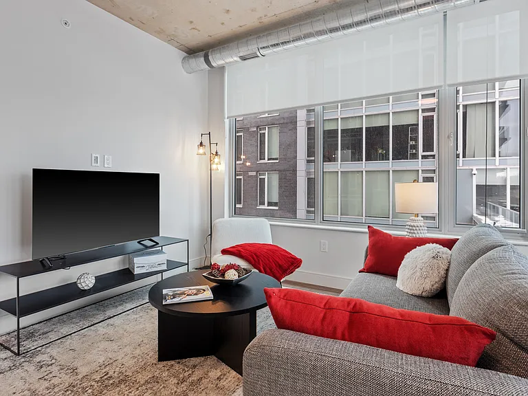 115 Champagne Ave S — Photo 13