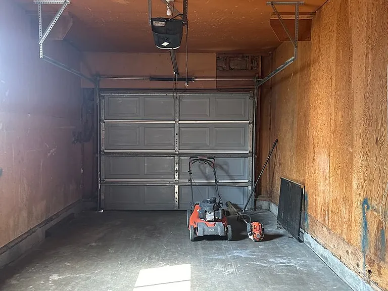 405 W Hazel St — Photo 22