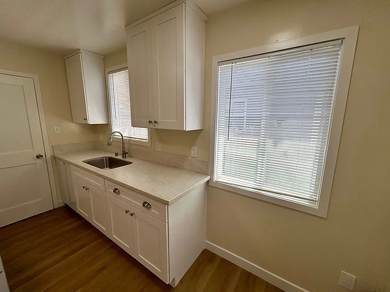 1254 Lillian Ave — Photo 4