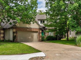 1075 Glen Oaks Dr, West Des Moines, IA 50266