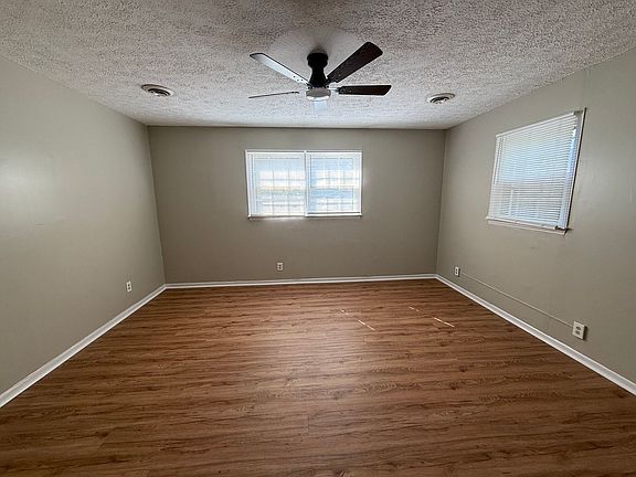 2nd image of 304 White Rock Rd