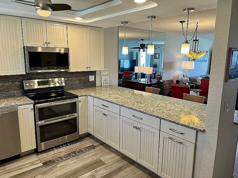 4750 Cove Cir #503 — Photo 7