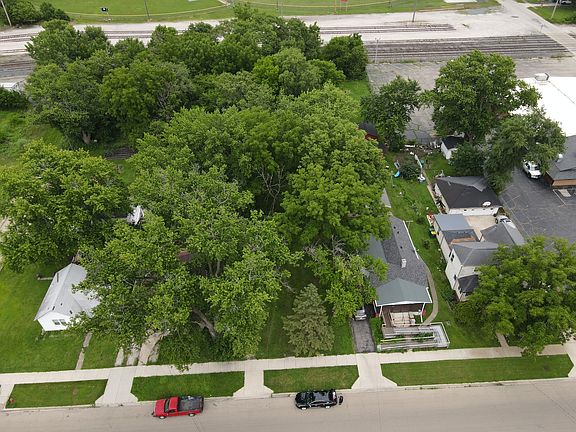 5th image of 305 S Illinois St