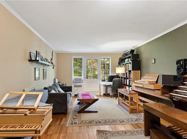 104 Pinewood Road #2E, Hartsdale, NY 10530