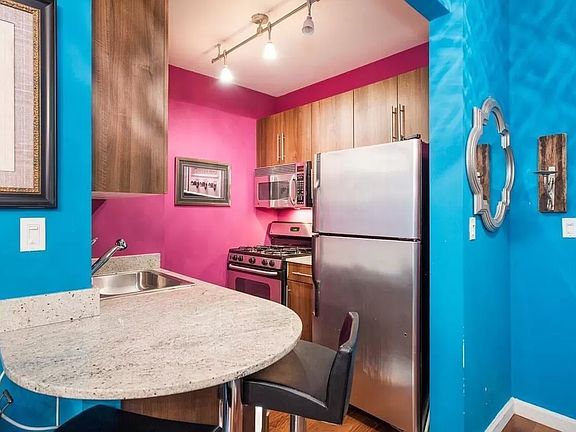 5th image of 82 Beaver St APT 906