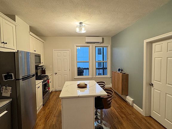 4th image of 219 Marion St APT 3