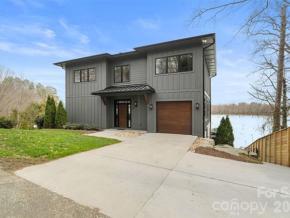 3rd image of 324 Riverside Dr