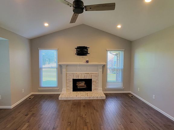 3rd image of 46400 Briargate Dr