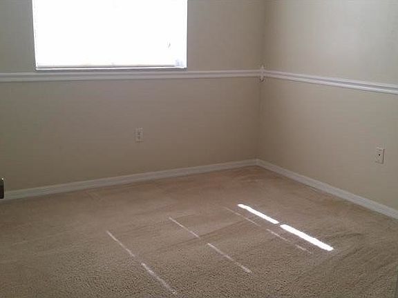 3rd image of 720 SW 106th Ave
