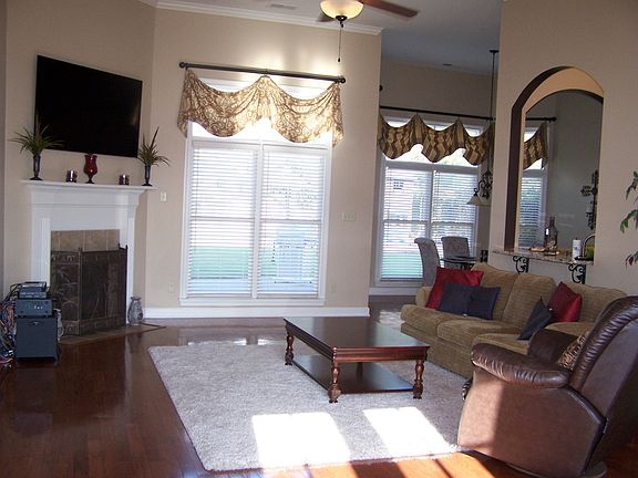 2nd image of 5490 Highbury Ln