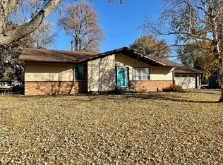 1534 Sayles Dr, Jackson, MN 56143