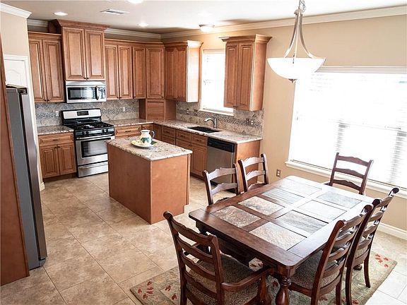 5th image of 12804 Maiden Ln