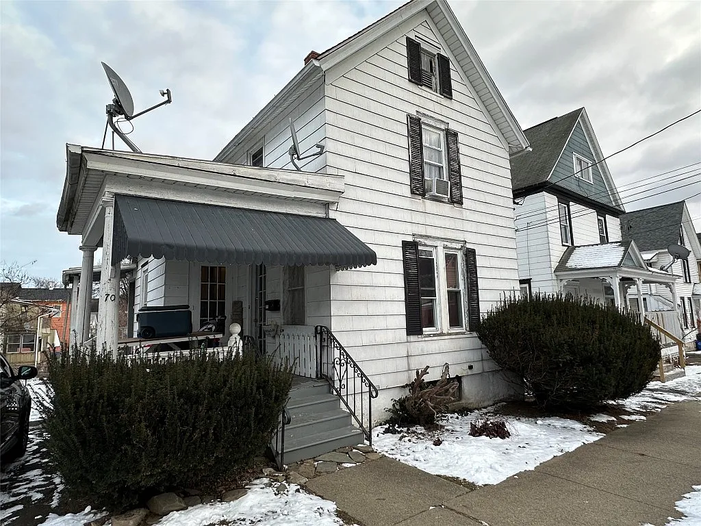70 Saint John Ave photo 1