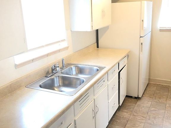 4th image of 3595 Olive St
