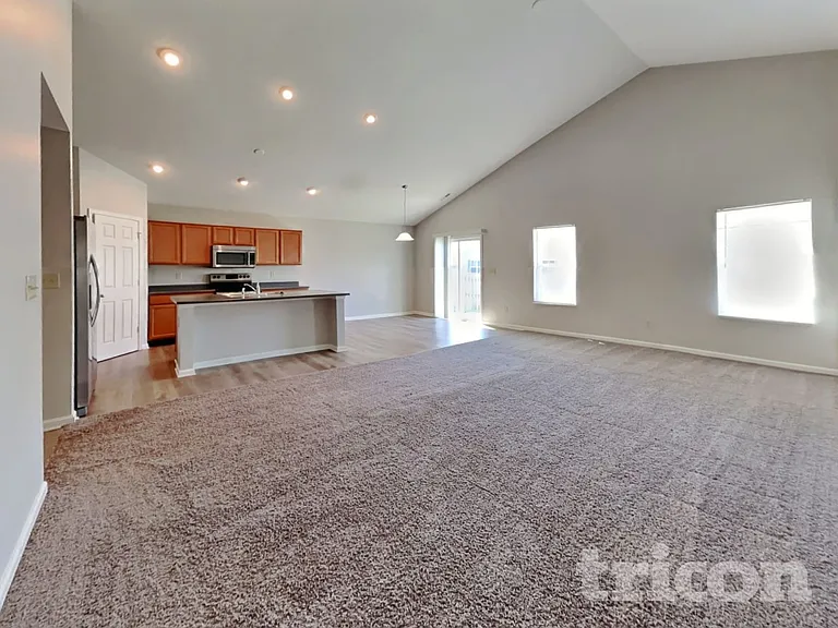 817 Blue Ash Trl — Photo 2